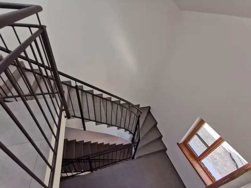 Treppengeländer innen geschwungen Stahl