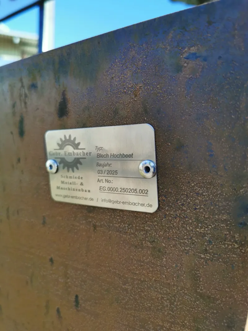 Cortenstahl Hochbeet Typenschild Detail