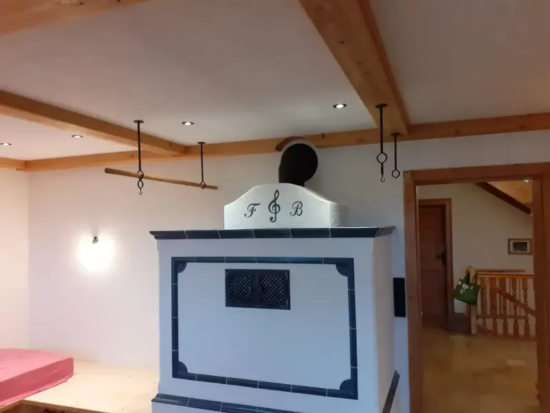 Geschmiedeter Kachelofen-Träger