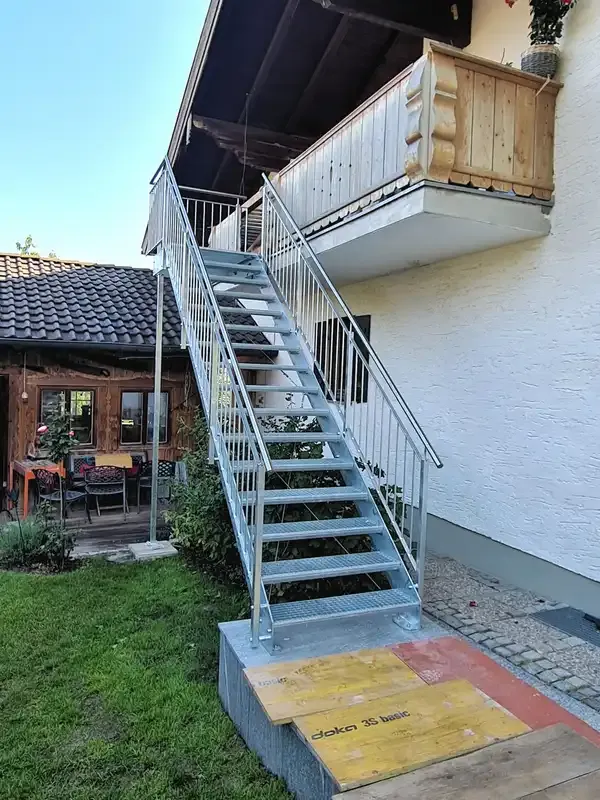 Treppe Edelstahl feuerverzinkt